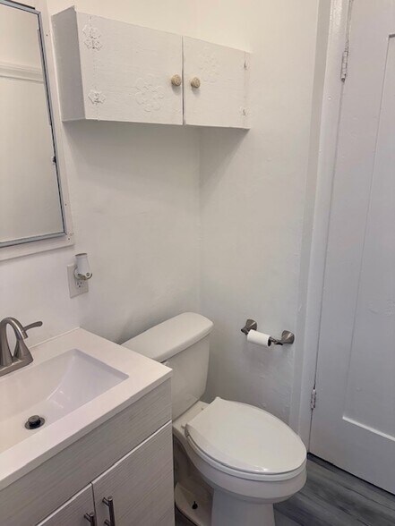 Bathroom - 2615 Somerset Dr