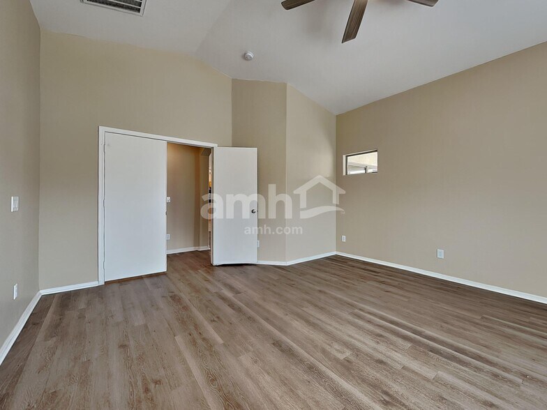 Building Photo - 45611 W Tulip Ln