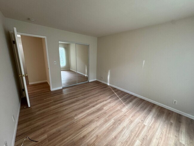 Building Photo - Spacious Hercules Home Near Parks & Schools with Large Backyard