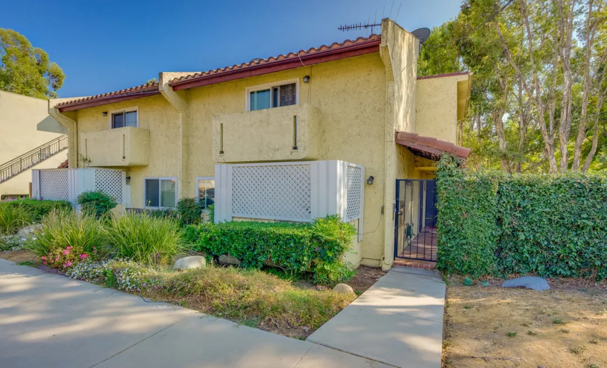 Gated property - 11120 Moorpark St