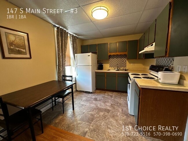 Building Photo - 147 S Main St