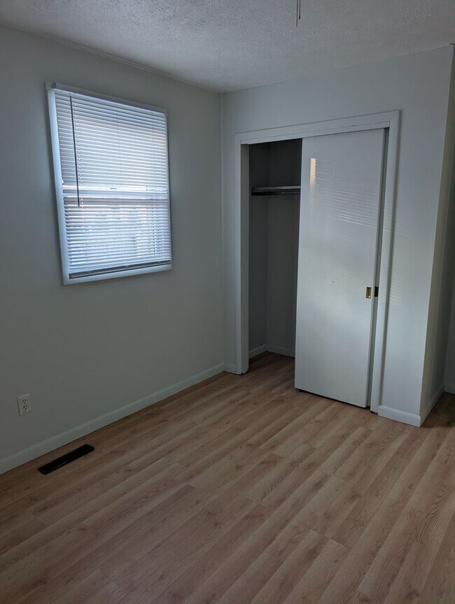 Building Photo - 57-63 John