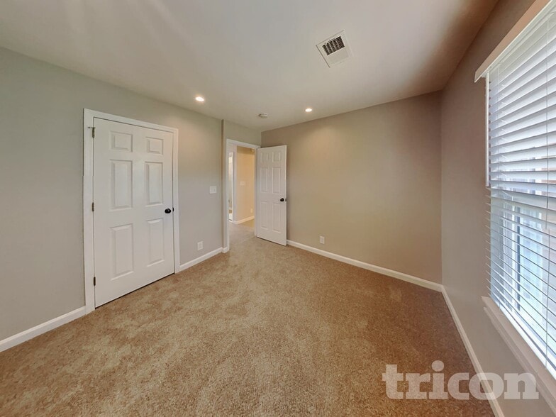 Building Photo - 1313 Summer Haven Cir