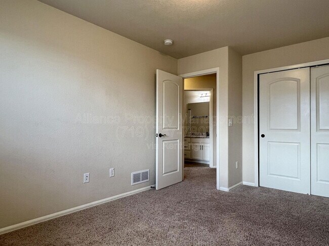 Building Photo - 6280 San Mateo Dr