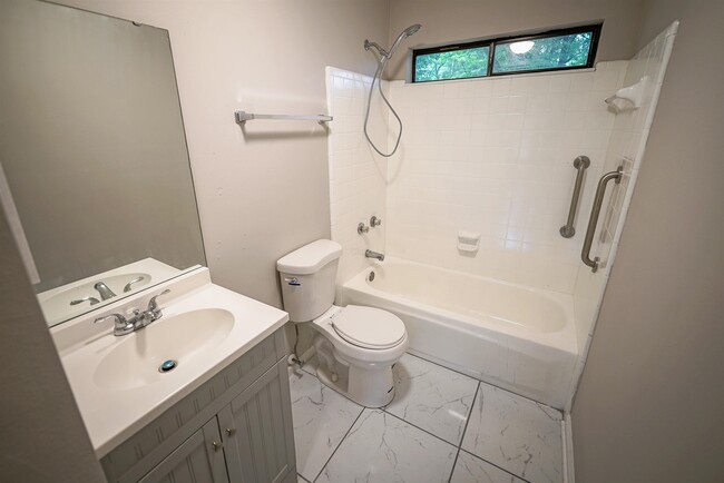 Building Photo - 8407 Lenova Ln