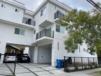 Building Photo - 341 N Kenmore Ave