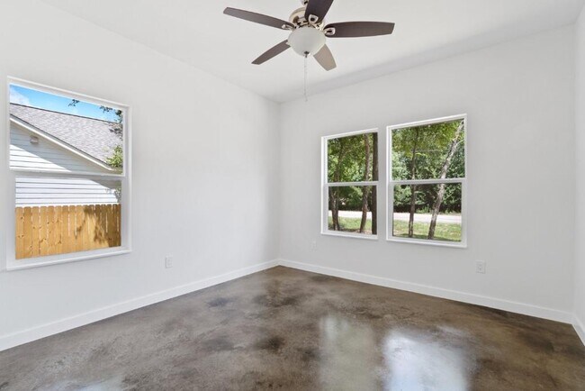 Building Photo - 319 Lamaloa Ln