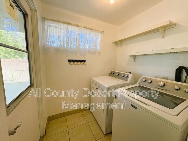 Building Photo - 73394 Tamarisk St