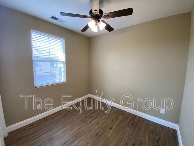 Building Photo - 1424 N Oliveto Ct