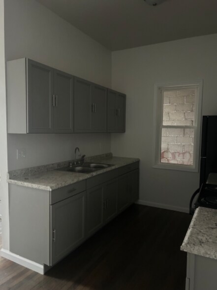 Building Photo - 346 Madison Ave