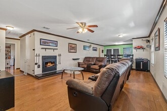 Building Photo - 120 Live Oak Ln