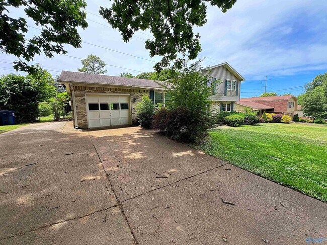 Building Photo - 11406 Crestfield Dr SE
