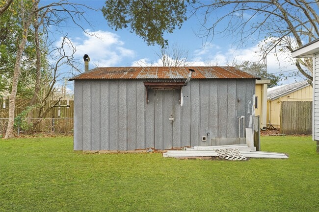 Building Photo - 830 Ross St