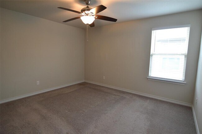 Building Photo - 212 Magna Ln