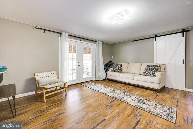 Building Photo - 325 Juniper Dr
