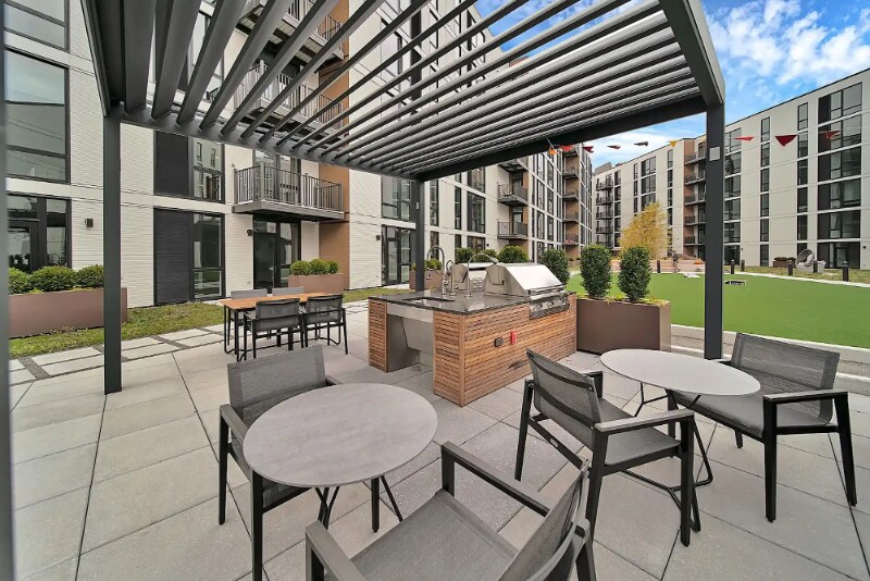 Building Photo - 2131 N Elston Ave