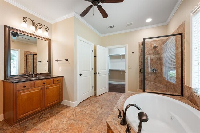 Building Photo - 202 River Rock Dr