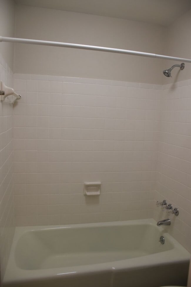 Building Photo - 553 Doral Country Dr