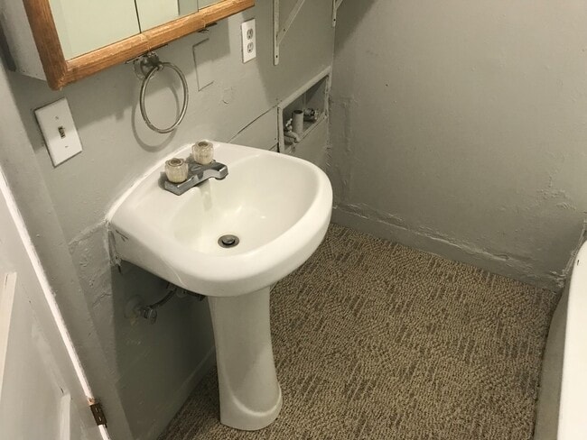 Building Photo - 220 Doty St