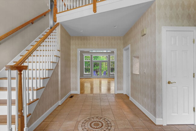 Building Photo - 244 Watch Hill Rd