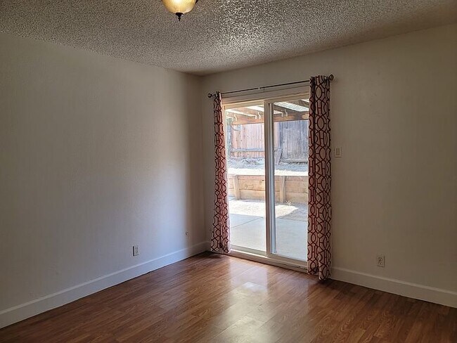 Building Photo - 1713 Linden Way
