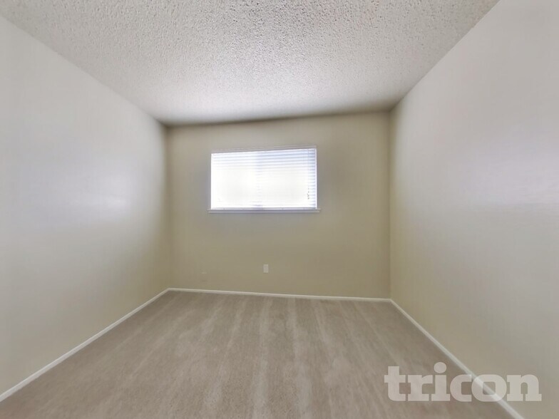 Building Photo - 1104 Waxwing Ln