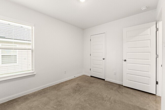 Building Photo - 912 Cherry Laurel Ln