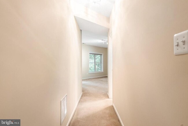 Building Photo - 2202 Sarah Woods Ct