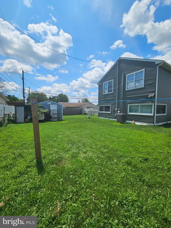 Building Photo - 12 Crescent Ln