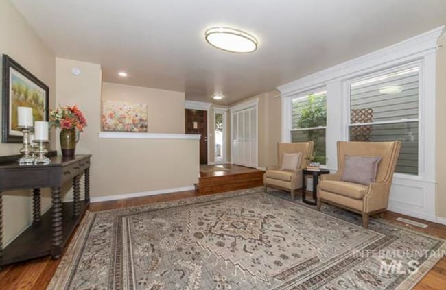 Building Photo - Gorgeous Updated Home in the Heart of Eagl...