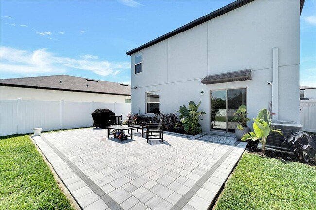 Building Photo - 403 Royal Empress Dr
