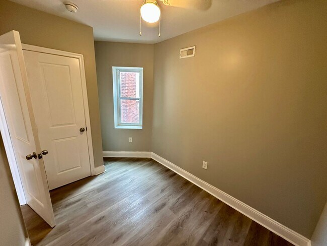 Building Photo - Fully renovated 3 bedroom, one and a half ...