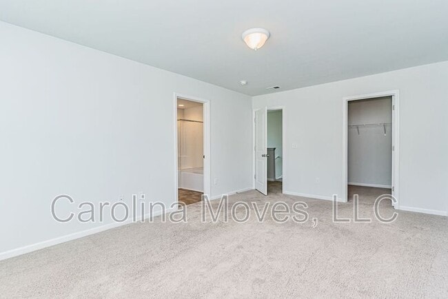 Building Photo - 250 Spirit Dr