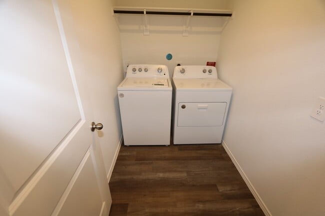 Building Photo - 24757 Mountain Tree Dr