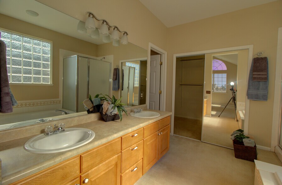 Building Photo - 9202 Royal Melbourne Cir