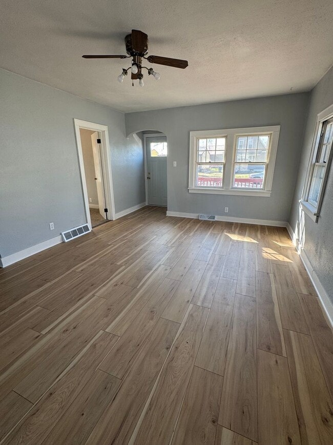 Building Photo - Waterloo 2 Bedroom House