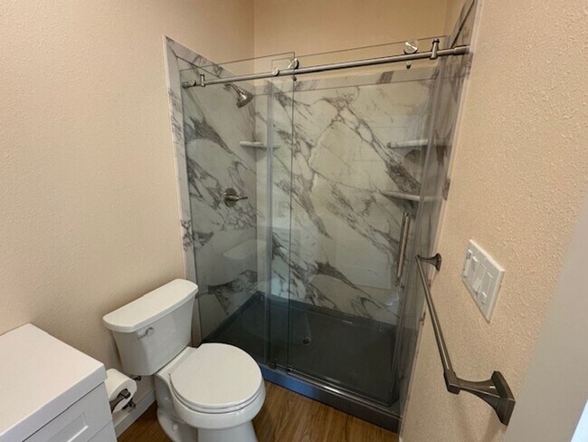 Building Photo - 1323 Dogwood Dr