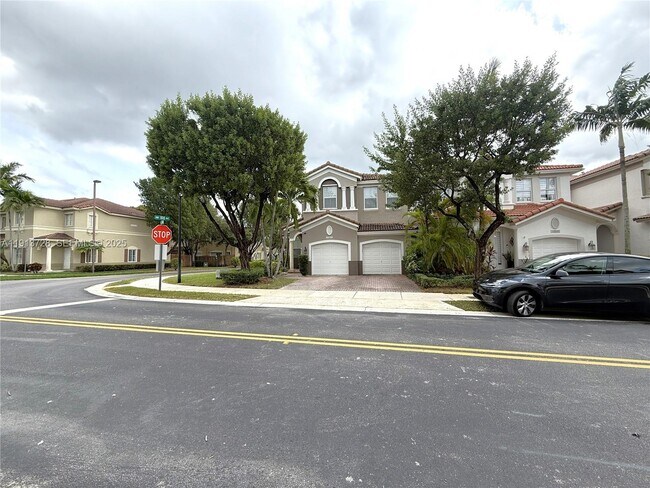 Building Photo - 10802 NW 84th Ln