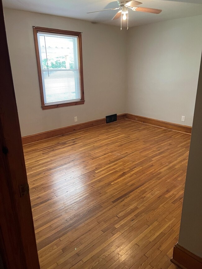 Building Photo - 3908 Yarbrough Ave