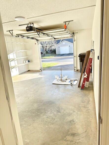 Building Photo - 8621 Flagstone Way