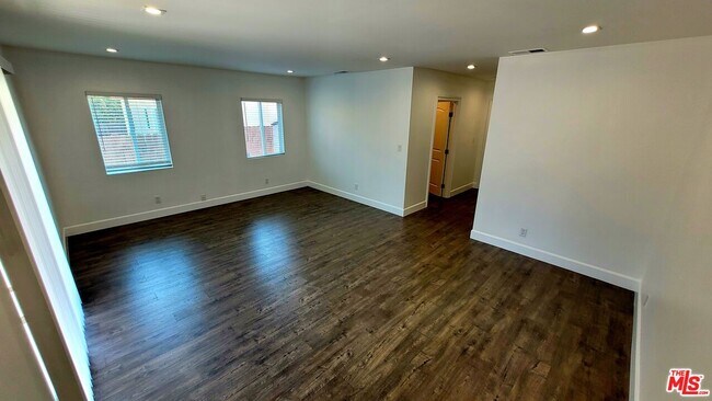 Building Photo - 17629 Burbank Blvd
