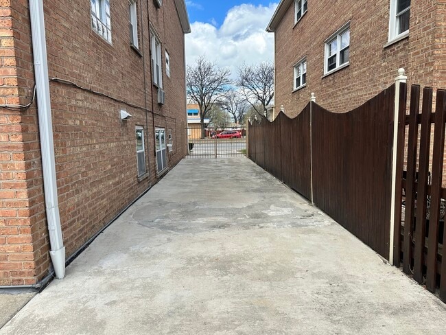 Building Photo - 3517 W 79th St