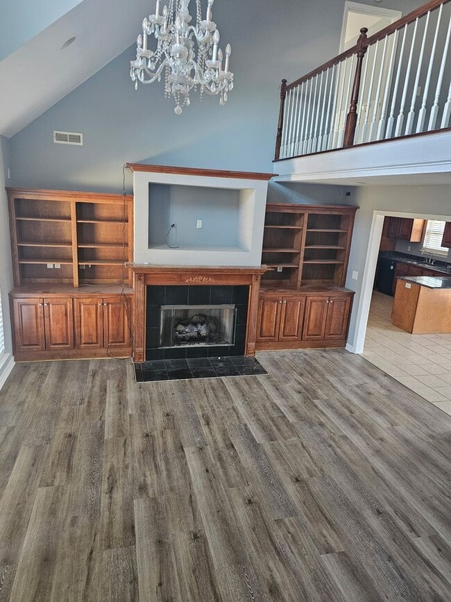 Building Photo - 5 Bedrooms- 3 Bathroom- House in West Rome!