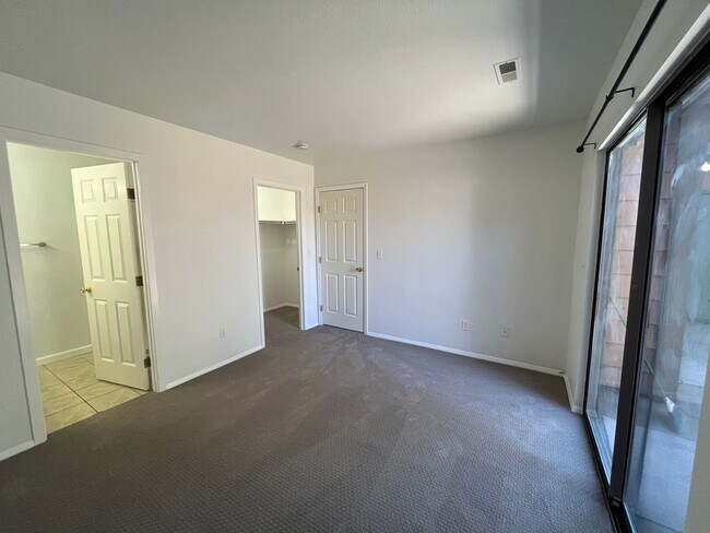 Building Photo - $500 OFF MOVE IN SPECIAL-  2BD/2BA with in unit washer/dryer