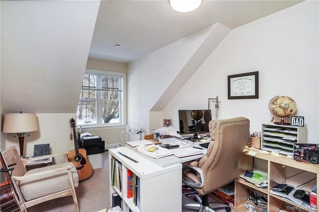 Building Photo - 297 W Post Rd