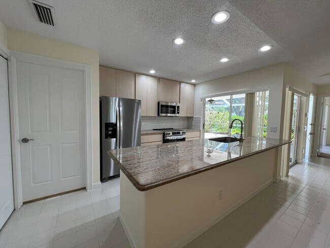 Building Photo - 6002 Red Oak Ct