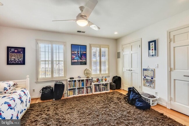 Building Photo - 317 S Union St