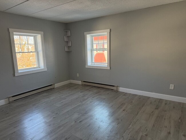 Building Photo - Oversized 2BR Apartment