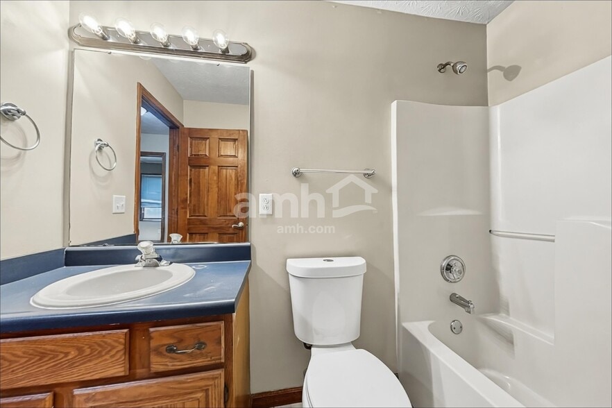 Building Photo - 1430 Belvo Estates Dr