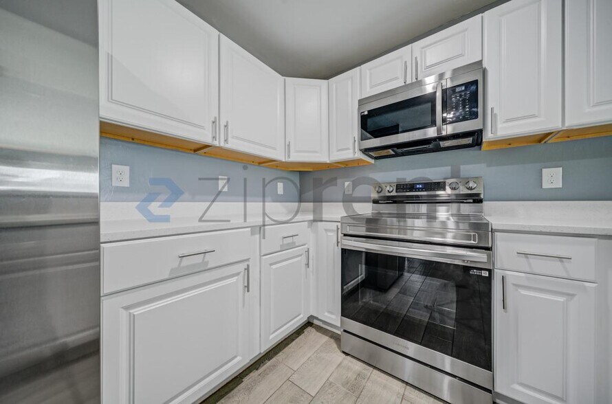 Building Photo - Unit